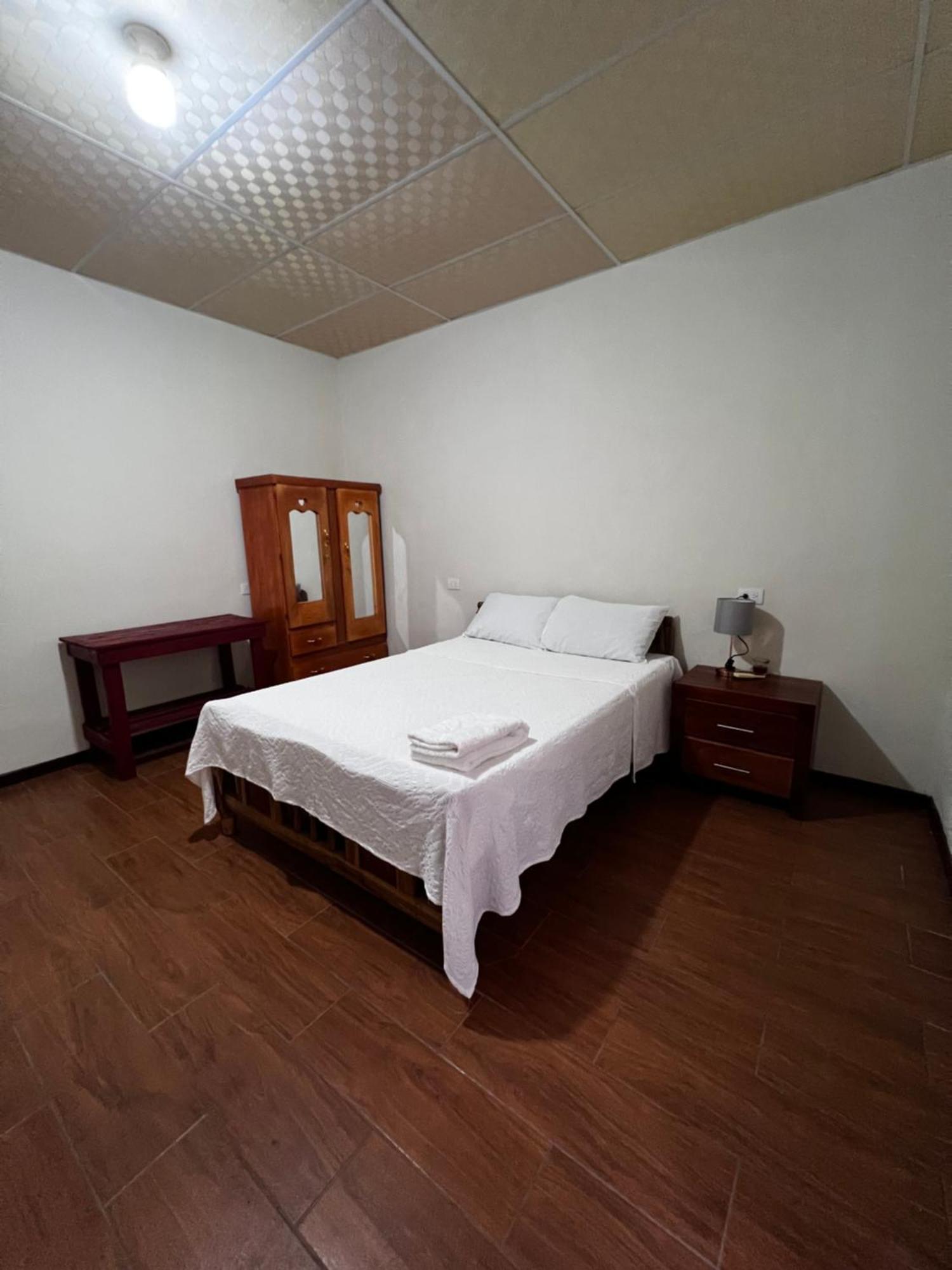 Ibania Hostal Tamanique Quarto foto